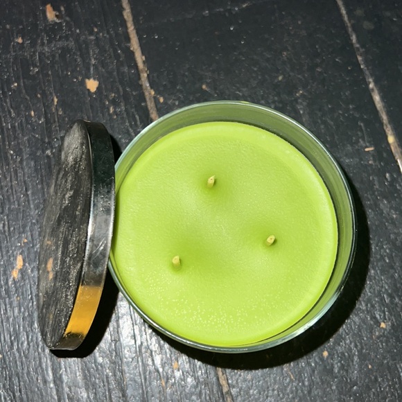 Rare fig leaves candle new 3 wick - Picture 2 of 3